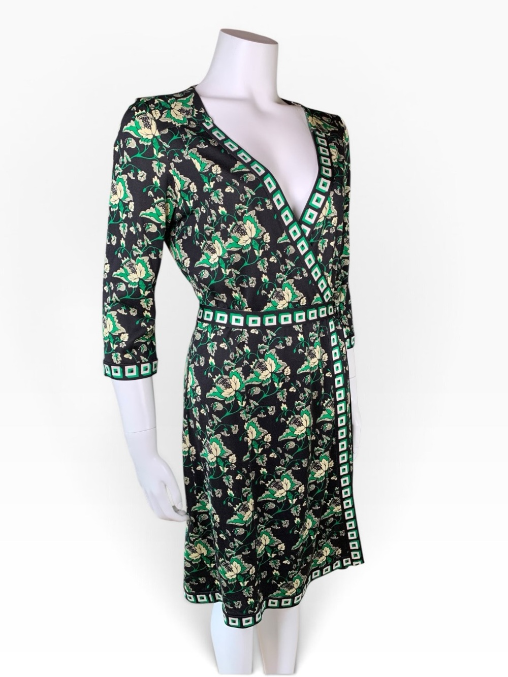 DVF Tallulah Two 100% Silk Wrap Dress Size 12 Botanical Print